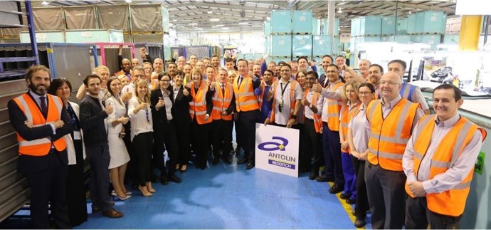 David Cameron en la planta de Antolin en Reddtich (UK)