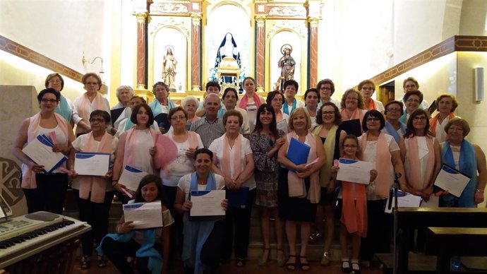 Las alumnas han ofrecido un recital de música coral para clausurar el taller.
