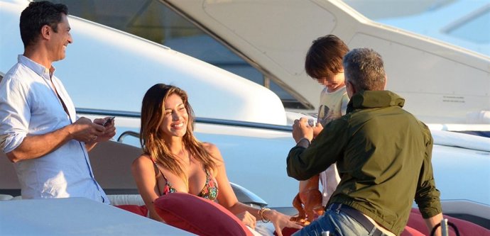 BELÉN RODRÍGUEZ Y AMIGOS EN IBIZA/ OSCAR O.D                    