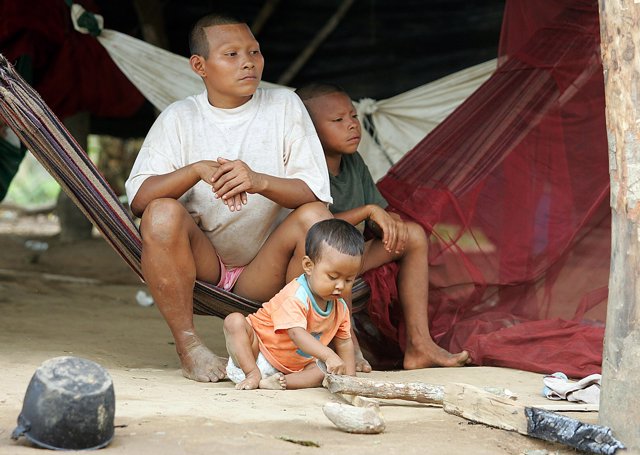 Familia de refugiados colombianos