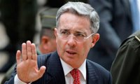 Uribe acusa a Santos de usar la "campaña del miedo" para legitimar el acuerdo con las FARC