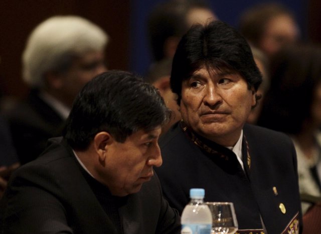 Bolivia's President Morales and his Foreign Minister Choquehuanca attend a sessi