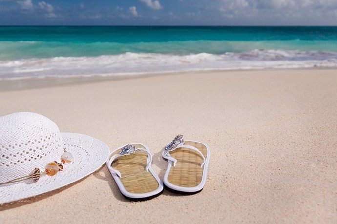 Chanclas, verano, gorro, playa