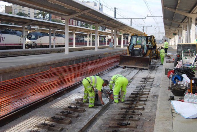 Obras en cuatro vías en la Estación del Norte de Valencia