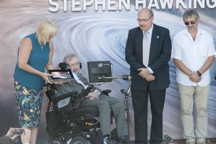 Stephen Hawking recibe el título de Profesor Honorario del IAC