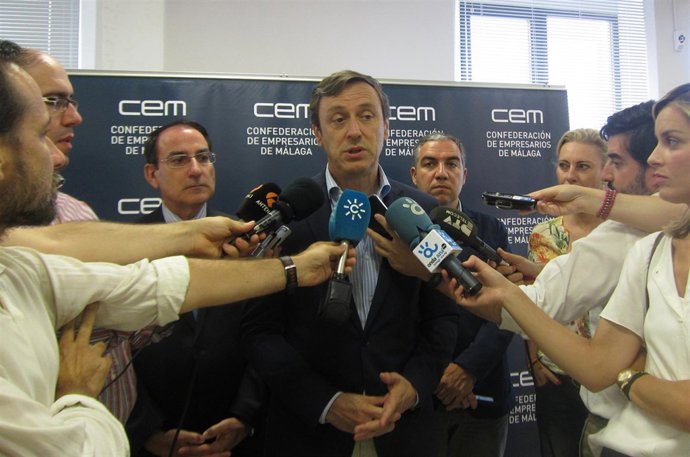 González de Lara, Rafael Hernando, Elías Bendodo y Carolina España