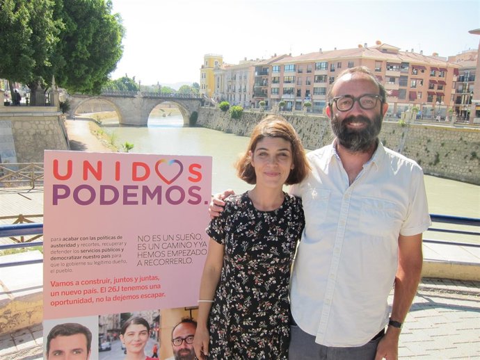 Magdalena Martínez Bode y José Daniel Espejo, durante el contacto informativo