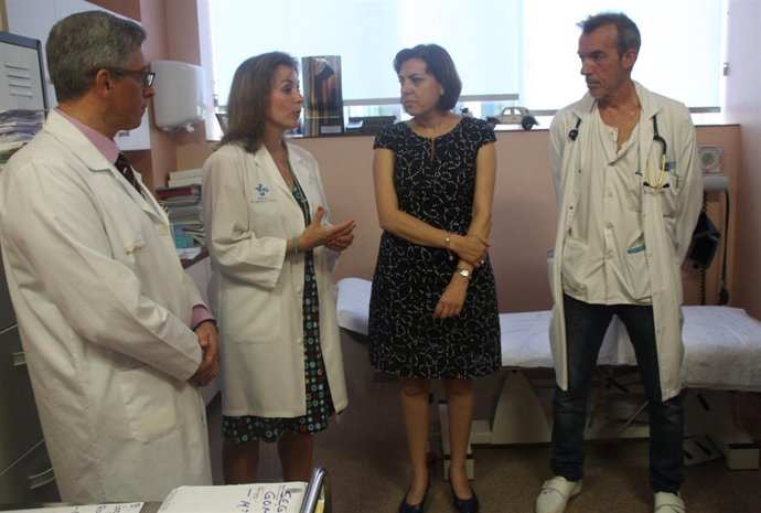 Guillén visita la Unidad Multidisciplinar de ELA del hospital Santa Lucía