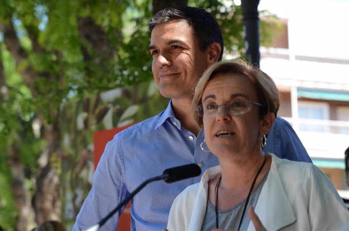 Pedro Sánchez y Purificación Causapié en un acto de campaña en Madrid