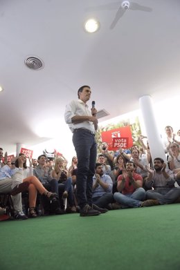 Pedro Sánchez en un acto en Fuenlabrada