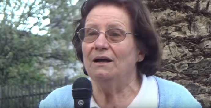 Nuevo sport de Podemos con una abuela de 74 años