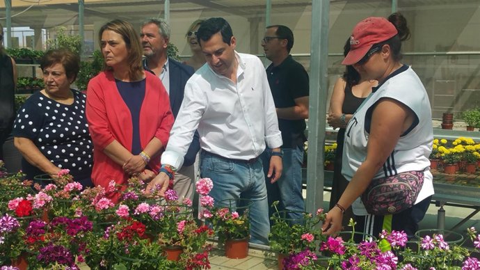 Moreno visita el Centro de Jardinería Terra Horti, de Aprosmo