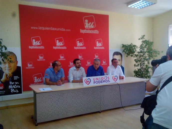 Alberto Garzón, segundo por la izquierda