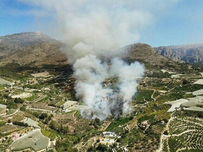 El incendio se ha declarado esta mañana en la partida rural del Onaer