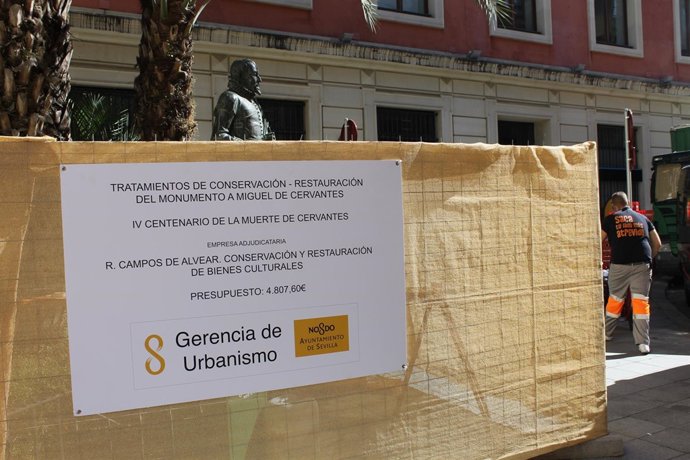 Obras en el monumento.