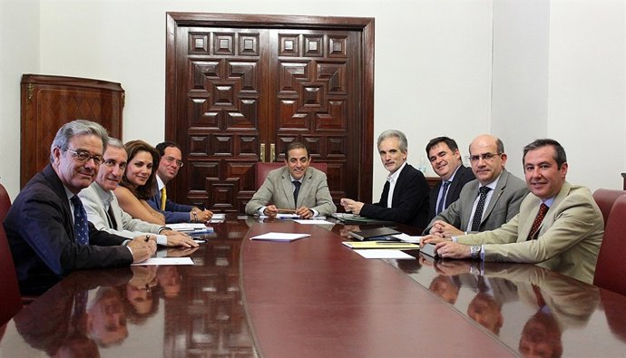 La US Y Consejería De Salud Aúnan Esfuerzos En Diferentes Ámbitos (Con Foto)