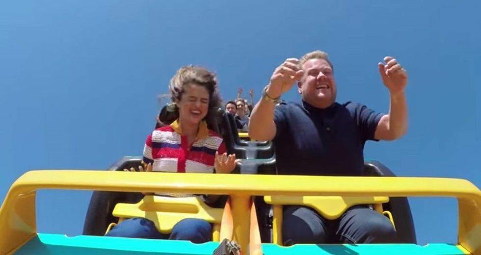 SELENA GOMEZ Y JAMES CORDEN EN CARPOOL KARAOKE