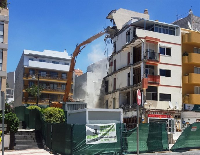 Derribo del edificio de Los Cristianos