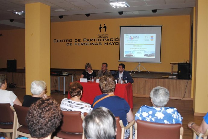 Curso para mayores organizado por Consumo en Maracena sobre posibles fraudes