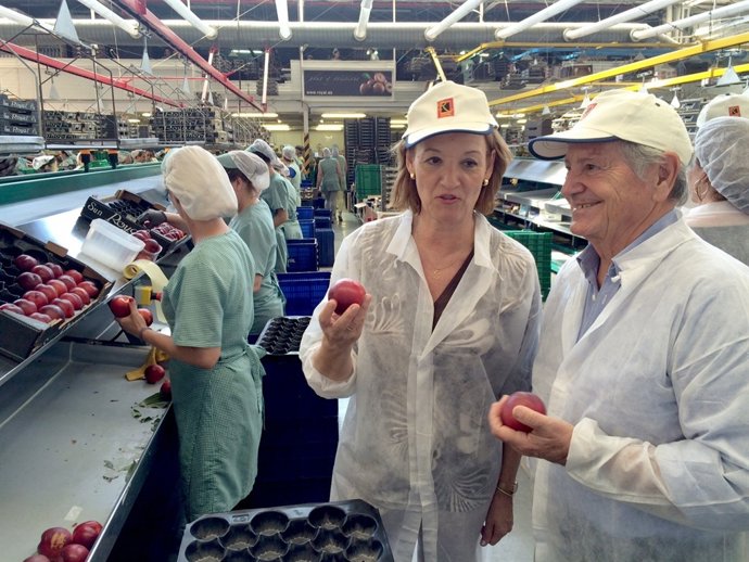 Carmen Ortiz visita las instalaciones de Royal SAT.