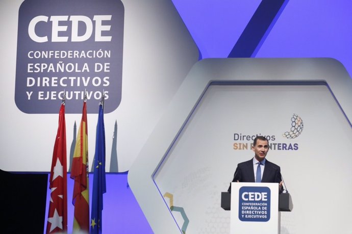 El Rey clausura el congreso 'Directivos sin fronteras' de CEDE