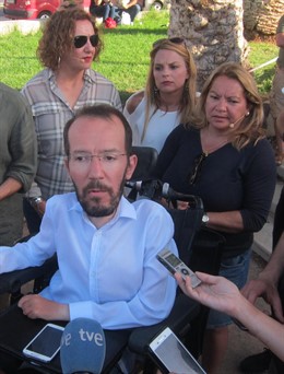 Echenique, ante los periodistas