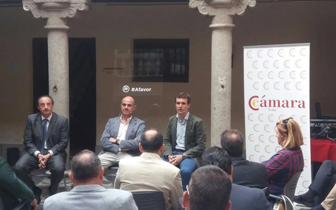 De Guindos en su encuentro con empresarios de Ávila