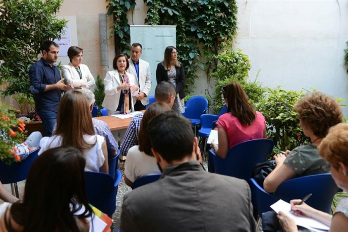 Sánchez Rubio se reúne con colectivos y asociaciones de juventud en Granada