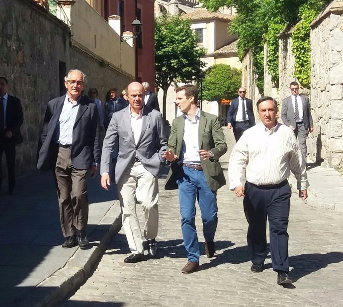 De Guinfos paseando por Ávila