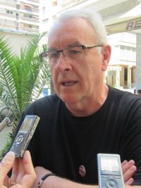 Cayo Lara advierte al PSOE que, si no gira sus ojos hacia la izquierda, asistirá "a su propio entierro"