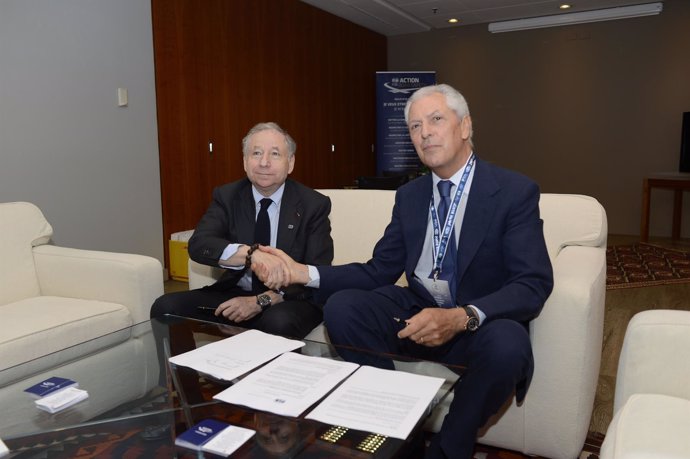 Firma del acuerdo entre FIA y Pirelli         