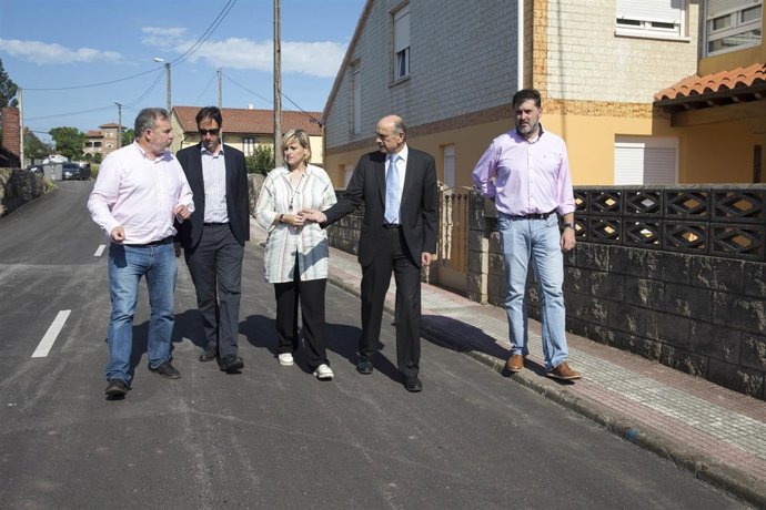Mazón inaugura la pavimentación de los viales