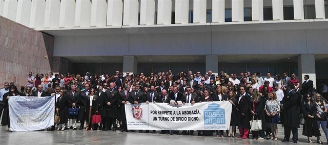 Concentración abogados Málaga para mejor turno de oficio