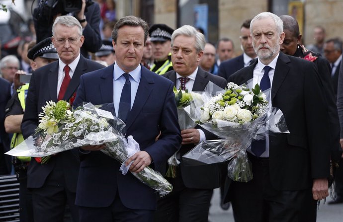 El Primer Ministro, David Cameron y el líder laborista  opositor Jeremy Corbyn