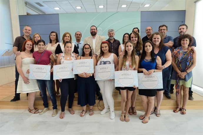 El programa 'Atréve-T' facilita la obtención del título de Secundaria a alumnas