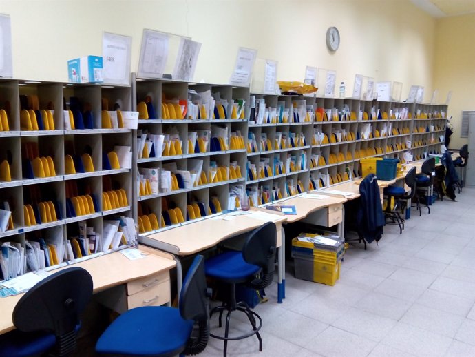 Interior de una oficina de Correos en Córdoba