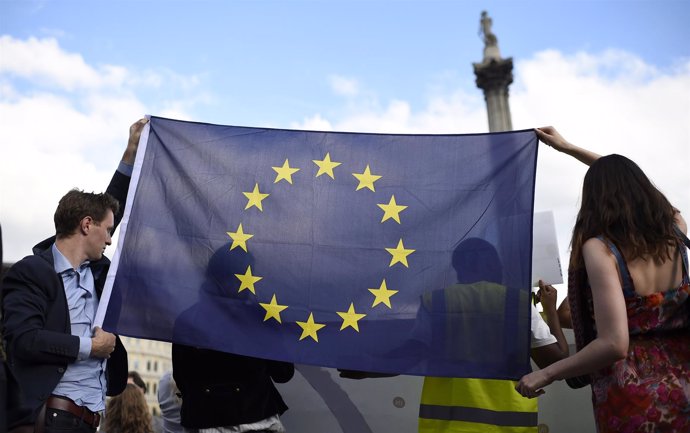 Bandera de la Unión Europea en Trafalgar Square (Londres)