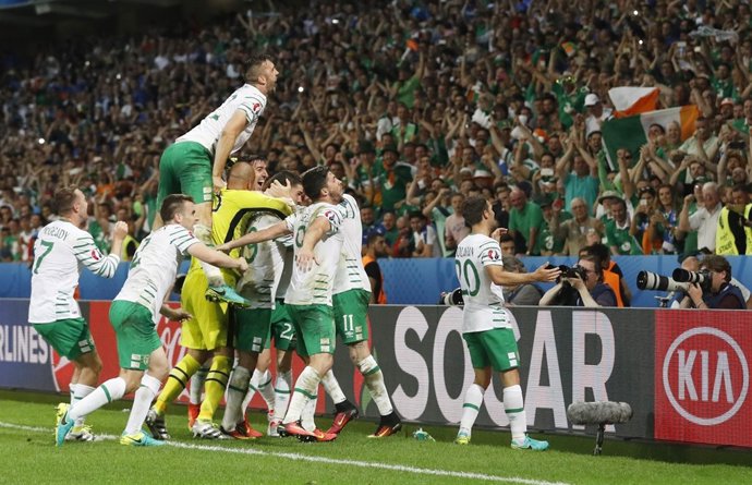 La selección de Irlanda se mete en octavos en la Eurocopa 2016
