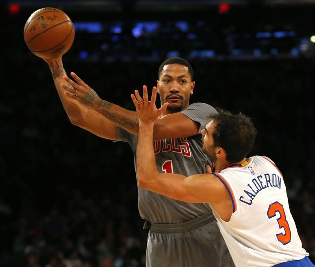 José Manuel Calderón jugando con los New York Knicks contra los Chicago Bulls