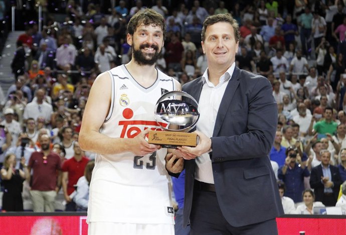 Llull recibe el MVP de la final ACB