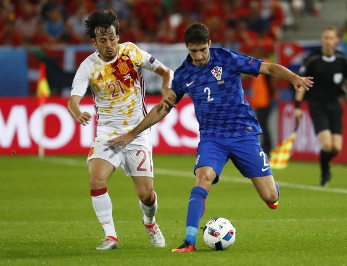 David Silva y Vrsaljko en el España - Croacia de la Eurocopa