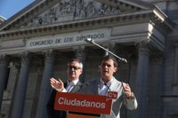 Rivera pide a PP y PSOE que estén abiertos a un "plan A, B o C" para frenar al populismo