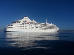 Roses (Girona) recibe el primer crucero de lujo del año