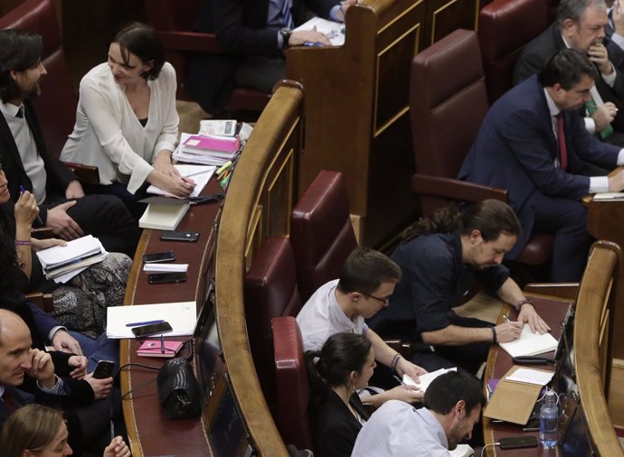 Pablo Iglesias, Iñigo Errejón, Carolina Bescansa y otros diputados de Podemos