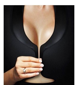 Anuncio de establecimiento hostelero con el escote de una mujer