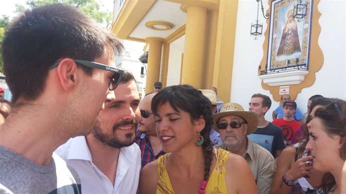 Garzón con Teresa Rodríguez en Jerez