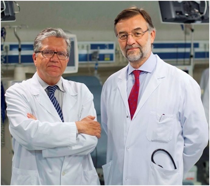 De izquierda a derecha, el Dr. Praga Terente y el Dr. Delgado Lillo