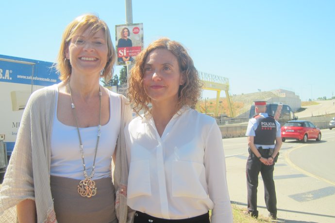 La candidata del PSC Meritxell Batet y la alcaldesa de Sant Boi Lluïsa Moret