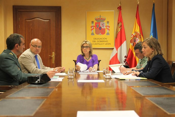 La delegada, María José Salgueiro, se reúne con la DGT