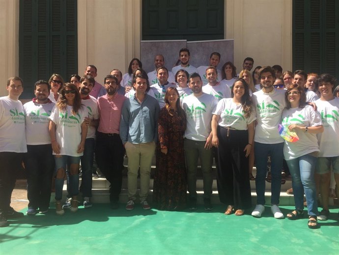 Acto del PSOE de Sevilla con jóvenes en la Alameda